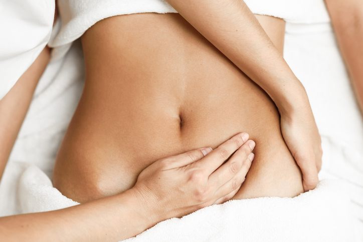 Massage viscéral de l'abdomen